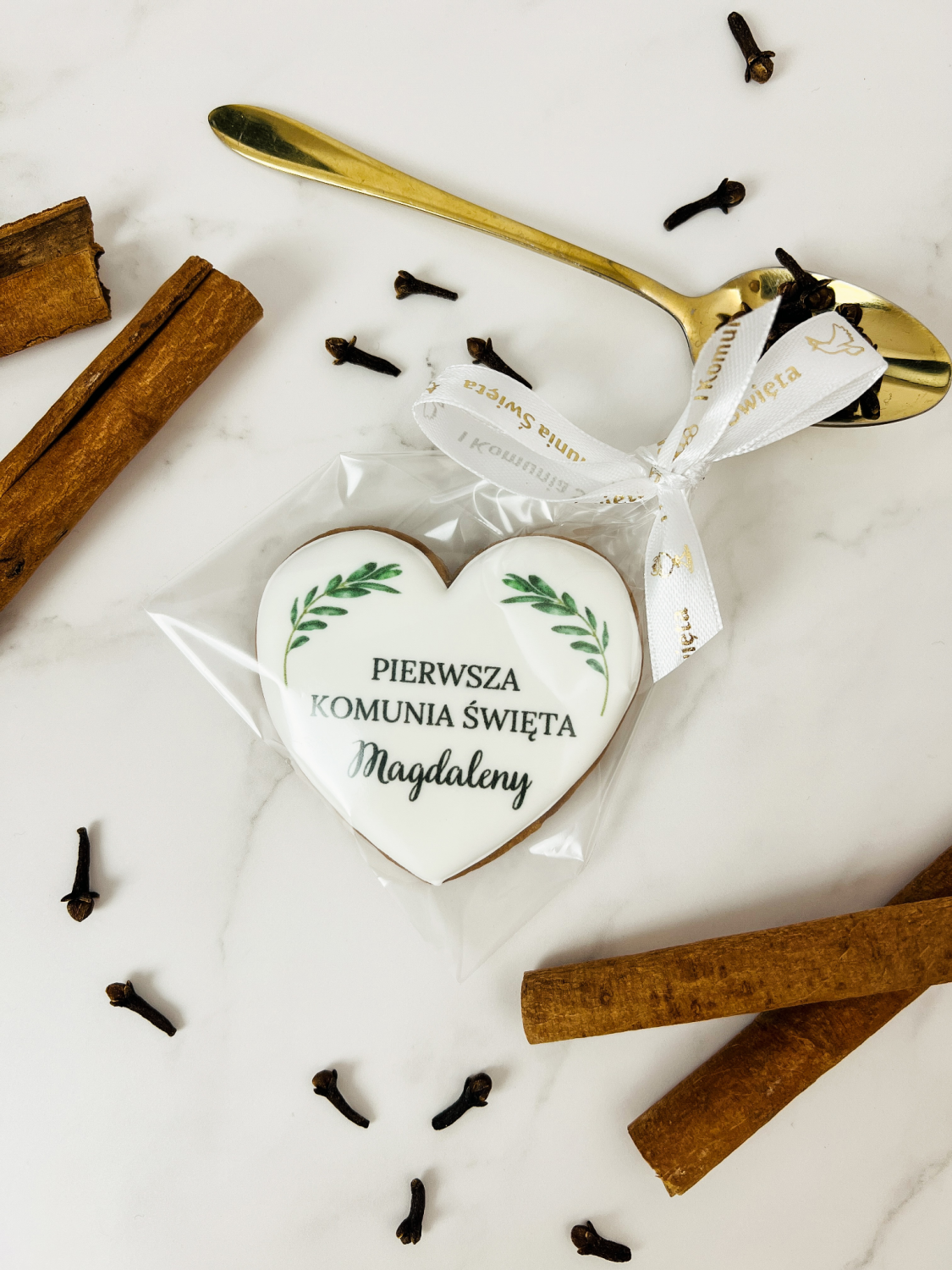 serce z komunijną wstążką