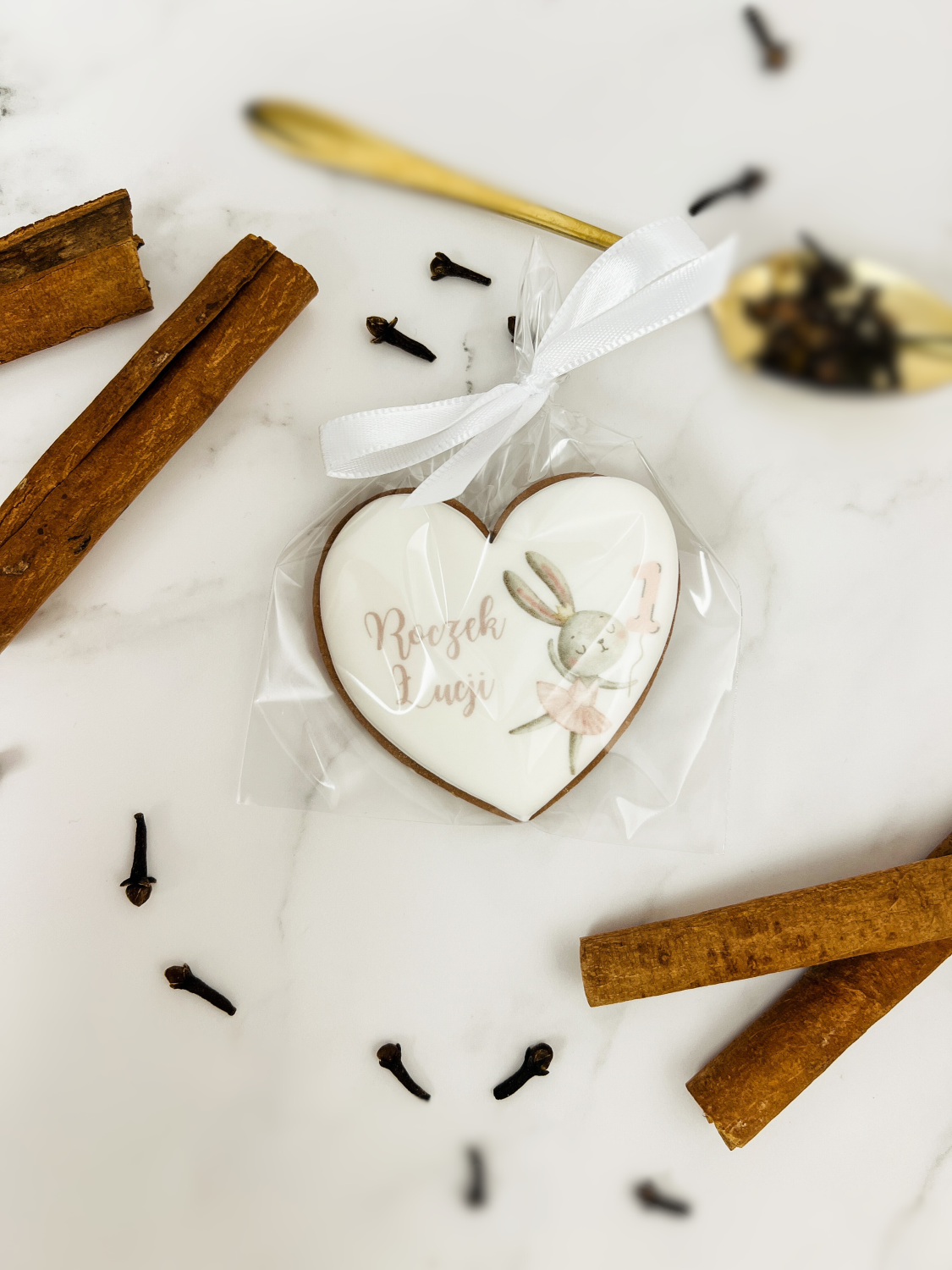 piernik na pierwsze urodziny z zajączkiem